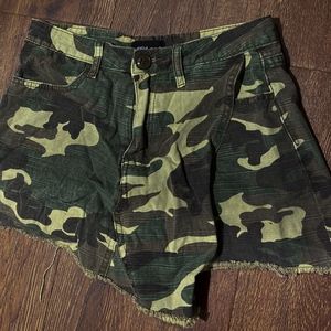 Camo mini skort